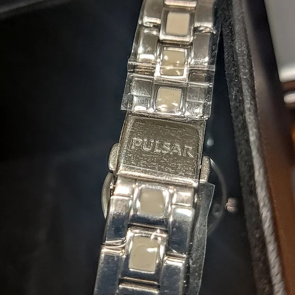 Older Pulsar Watch With Case Untested - Picture 9 of 15